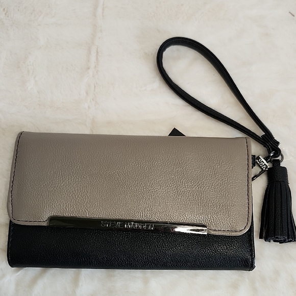 Steve Madden NWT Trifold Two Tone Wristlet Wallet - Picture 1 of 10